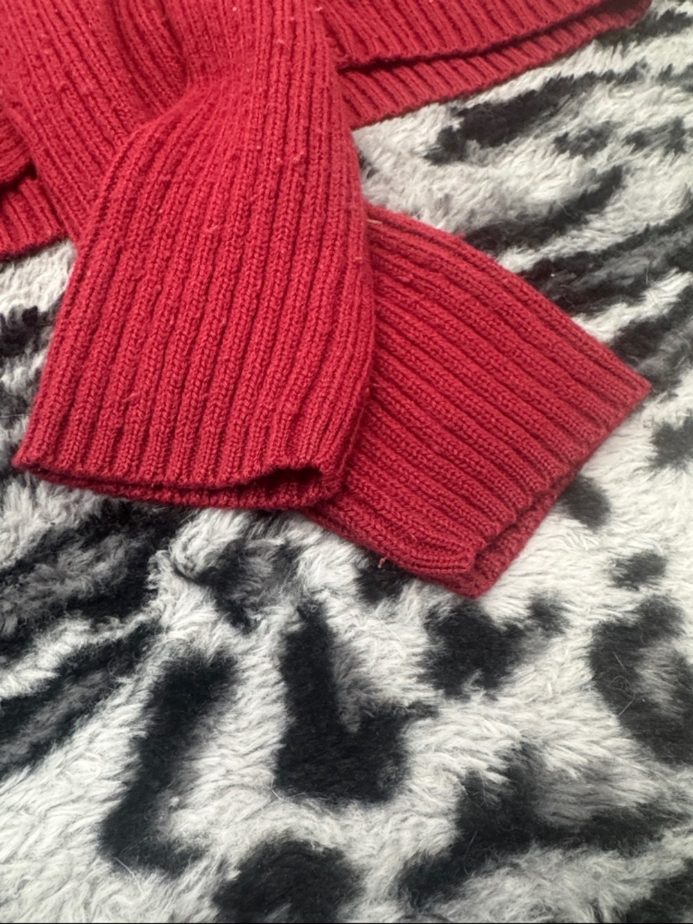 Mariposa Red Ribbed Hooded Double-Breasted Sweater Cardigan - Picture 5 of 6